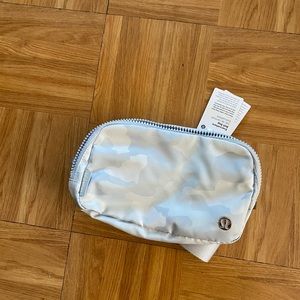 Lululemon everywhere belt bag